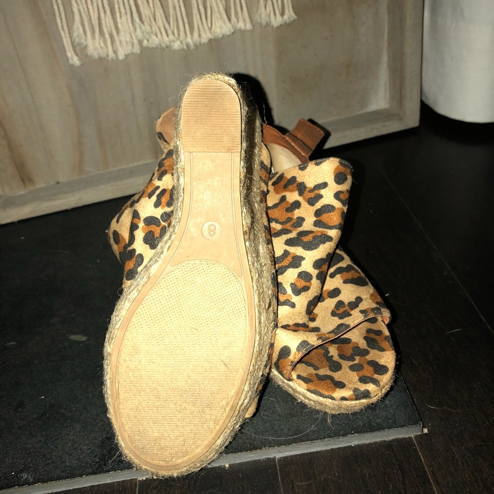 COMFORTABLE Leopard Print Wedges! - Picture 6 of 7